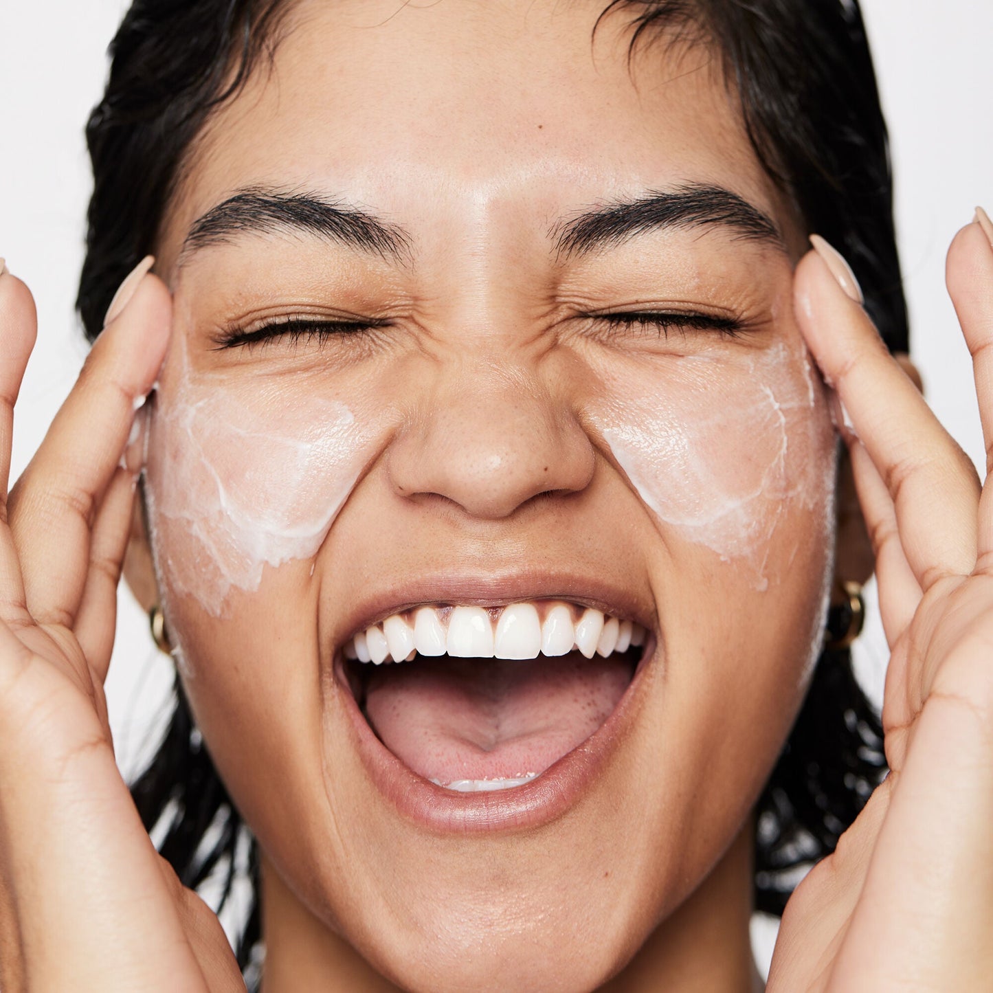 pure-skin-moisturizer-s3 040822_Model_Pure-Moisturizer_200_RT2-V1_RGB040822_Model_Pure-Moisturizer_200_RT2-V1_V1_IGF.jpg