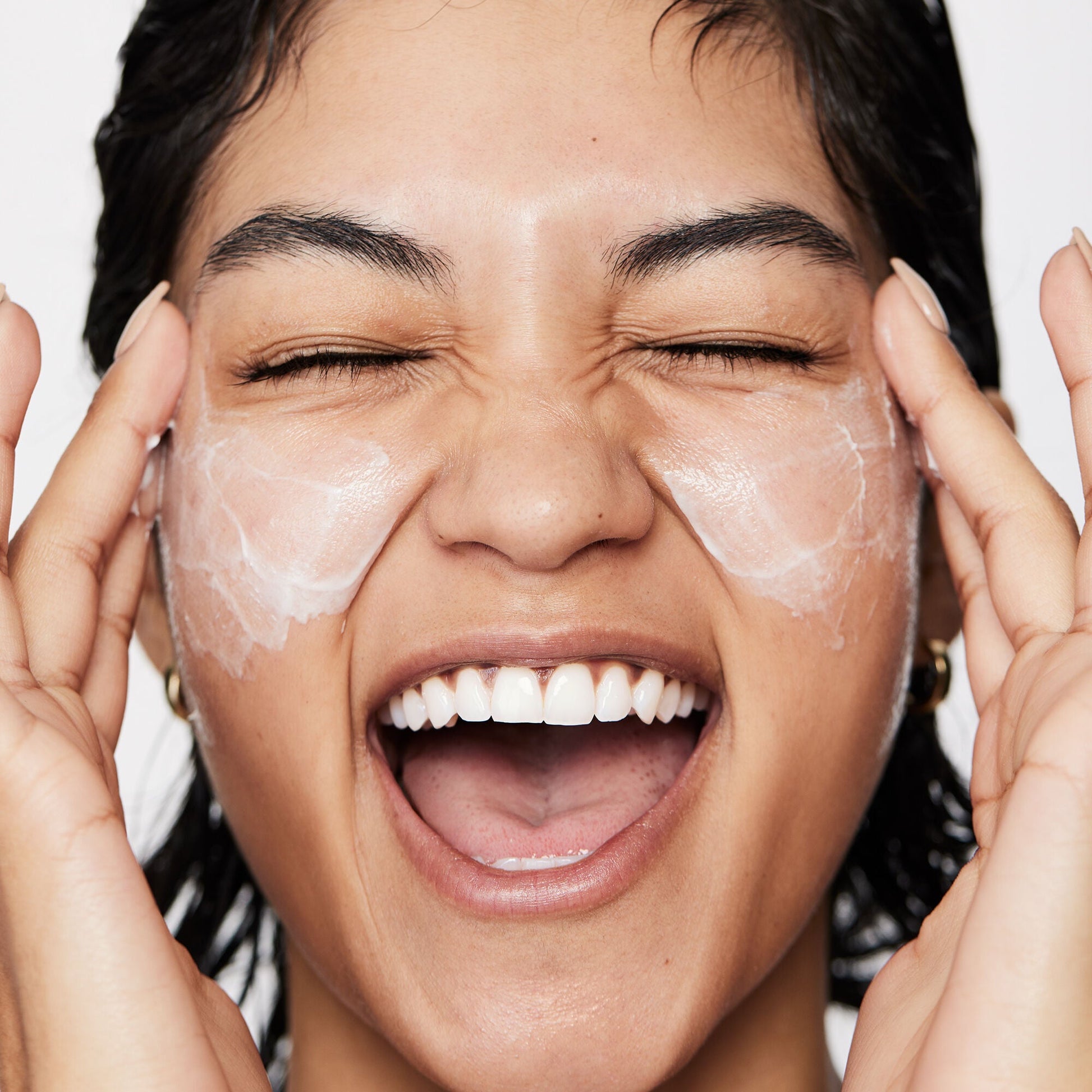 pure-skin-moisturizer-s3 040822_Model_Pure-Moisturizer_200_RT2-V1_RGB040822_Model_Pure-Moisturizer_200_RT2-V1_V1_IGF.jpg