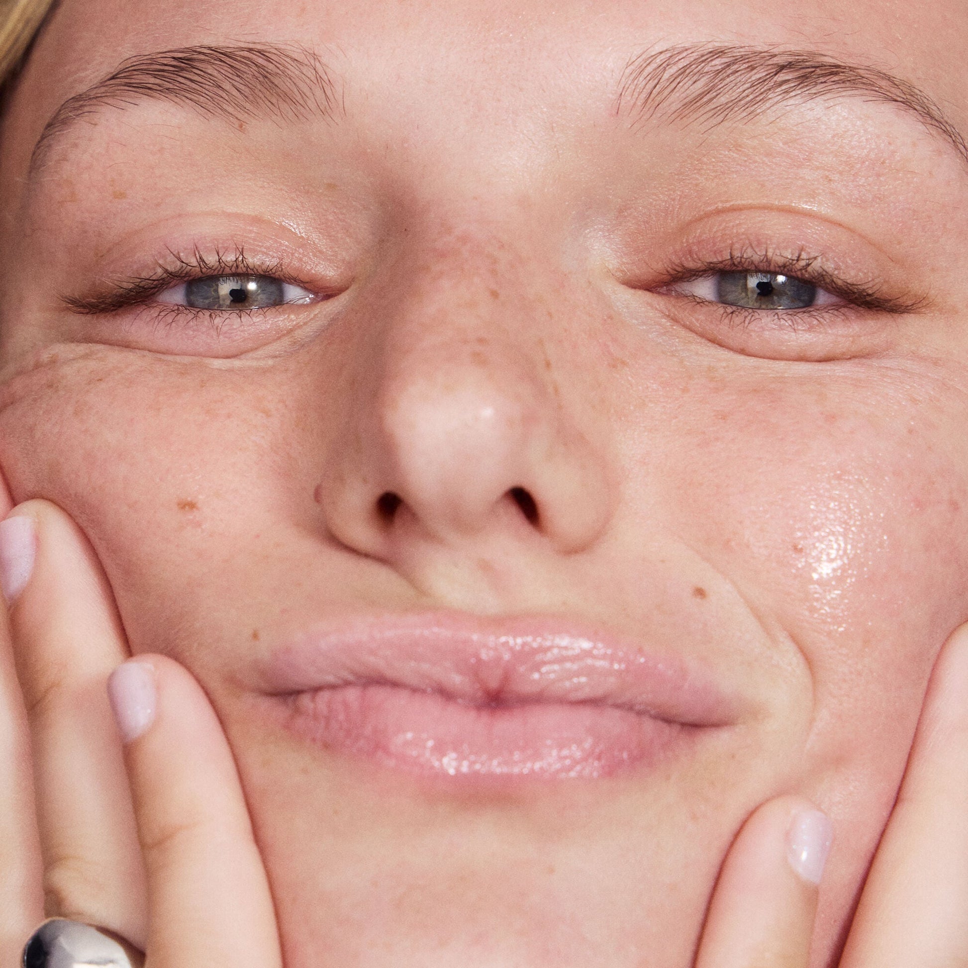 thirst-burst-pore-fecting-toner-v7 042125_SKIN_TBT_Madison_ModelApp_1086_RGB_IGF.jpg