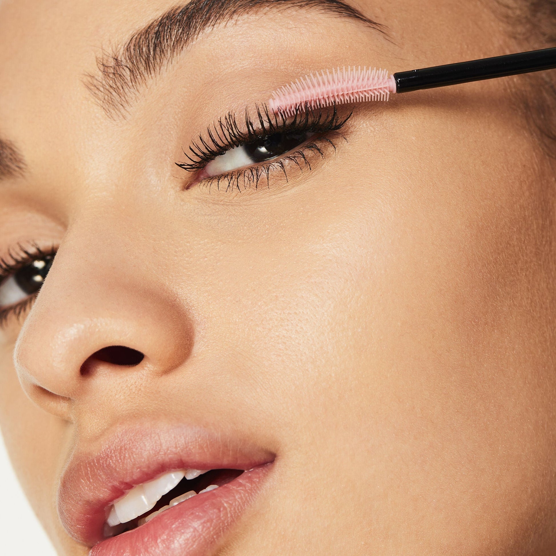 lash-n-roll-mascara-s0 052322_Adriana_LashRoll-After-Black_069_IGF_V2.jpg