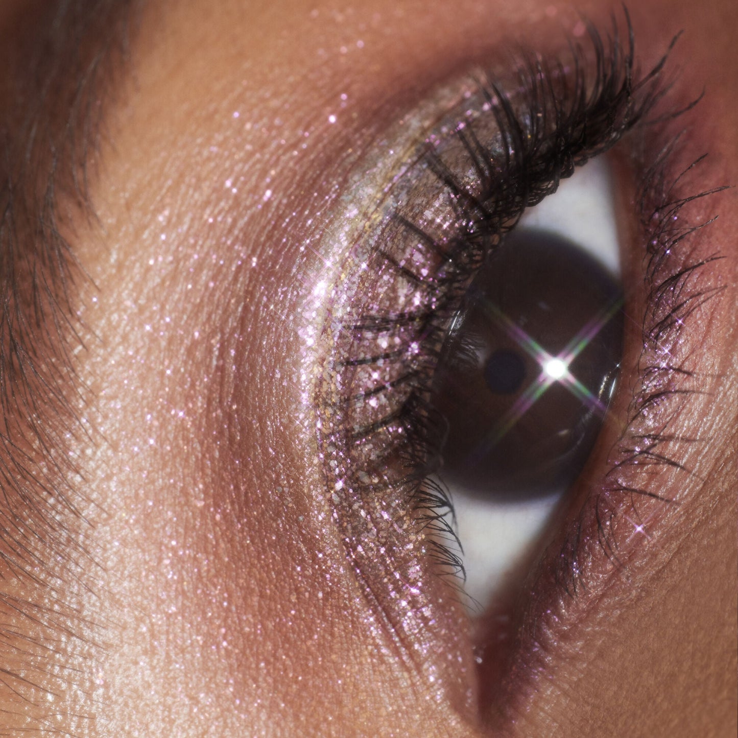 duochrome-liquid-eyeshadow-p3 061223_Chi_SparkPink_0023_FINAL_RGB_IGF.jpg