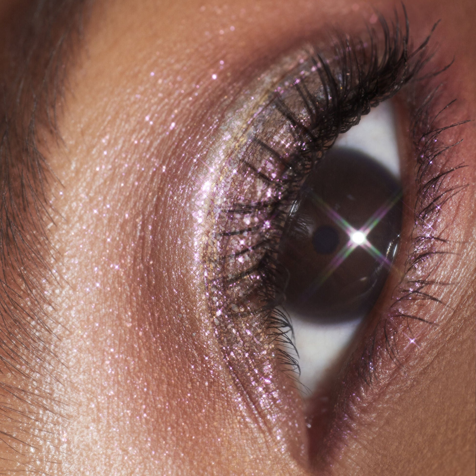 duochrome-liquid-eyeshadow-p3 061223_Chi_SparkPink_0023_FINAL_RGB_IGF.jpg