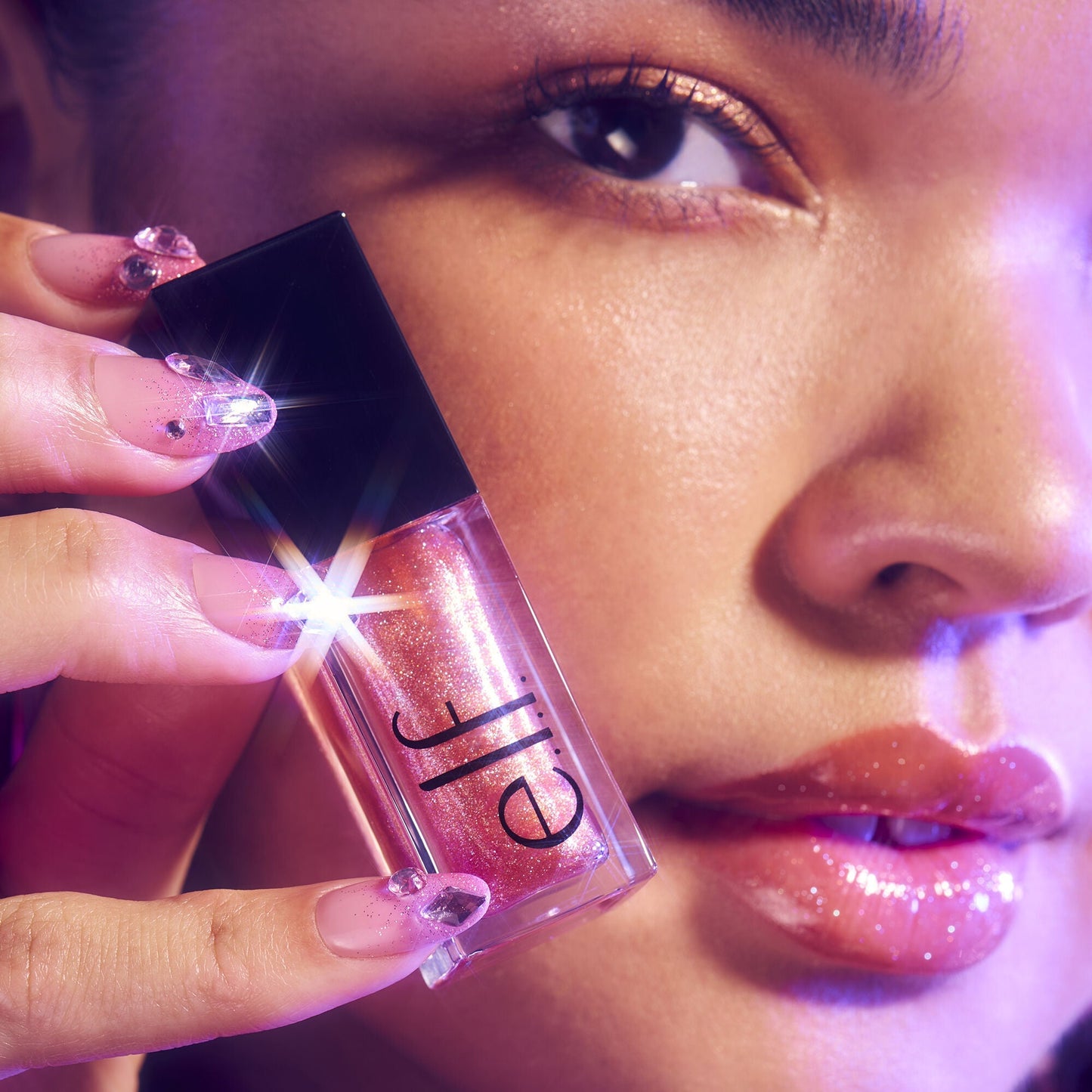 glow-reviver-plumping-lip-oil-b3 072225_Breanna_LipPlump_0391_2000x2000_0613e084-a418-44f9-b40d-c461b7a4b6db.jpg