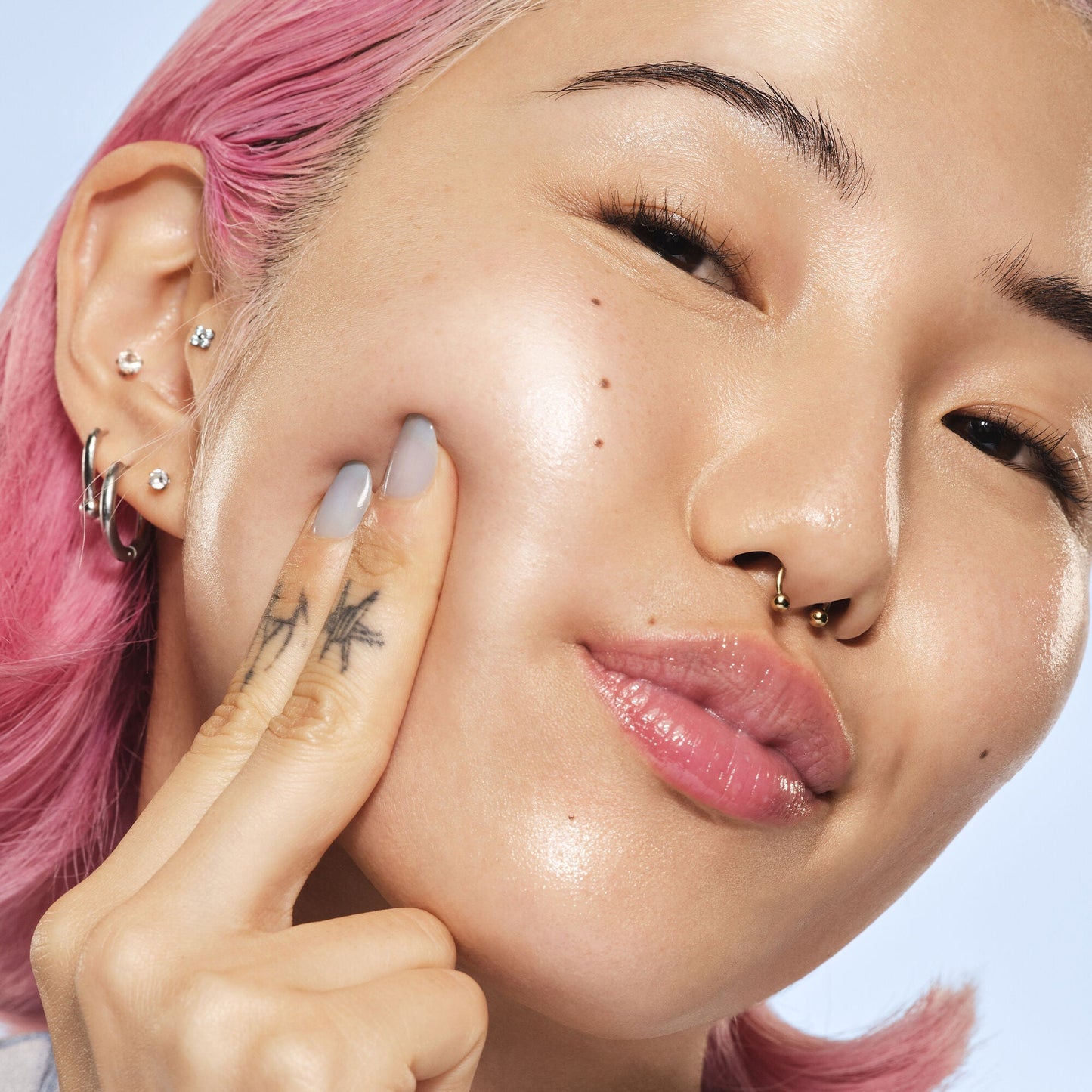 glass-slick-serum-stick-d8 102225_SKIN_Michelle_Editorial_015_w4QC_RGB_IGF_42f2efa3-c76d-440b-9883-58026346f35b.jpg