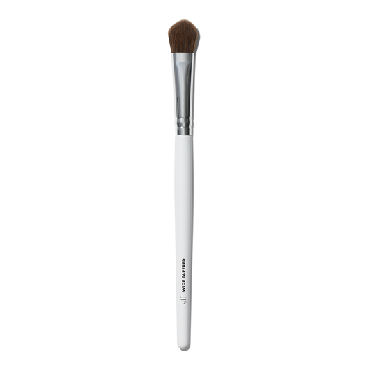 wide-tapered-eyeshadow-brush-q6 21994_OPENA_R.png