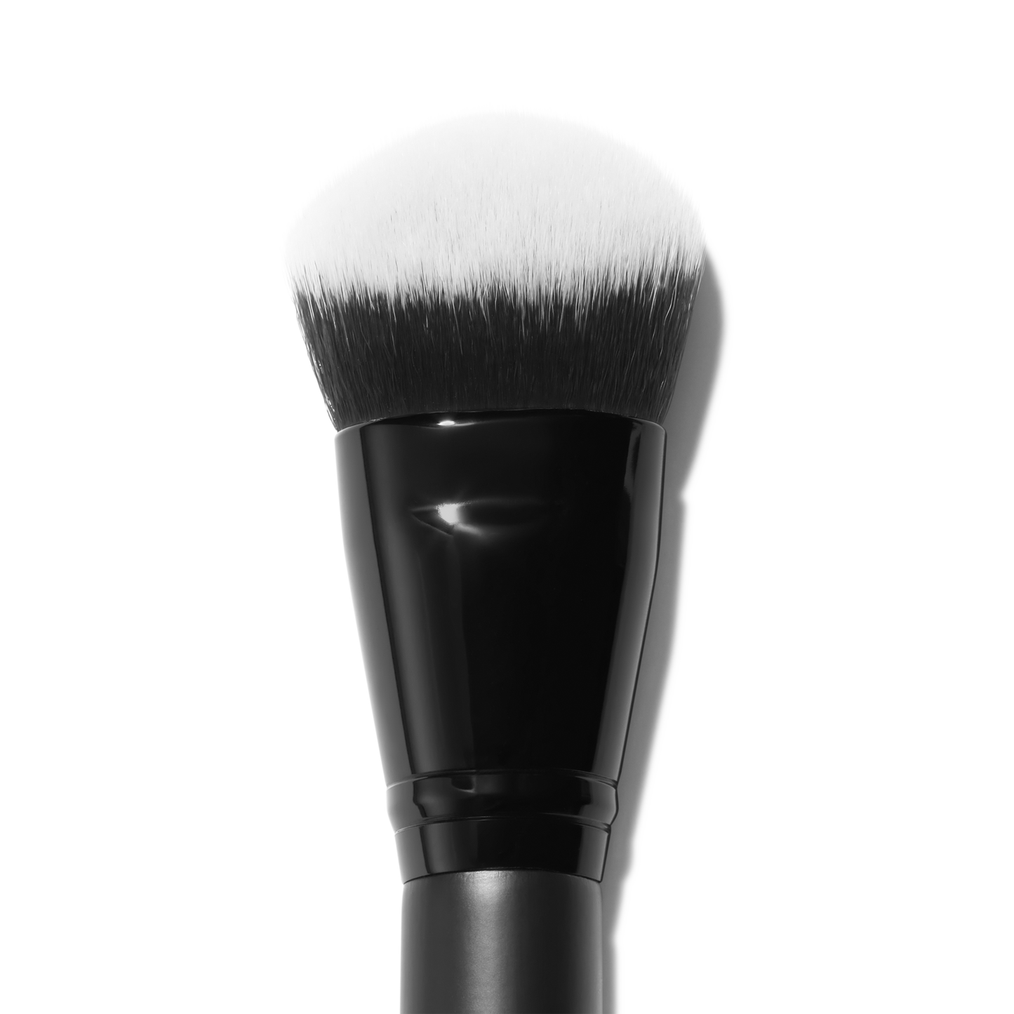 smooth-swipe-foundation-brush-w4 81456_Detail_R.png