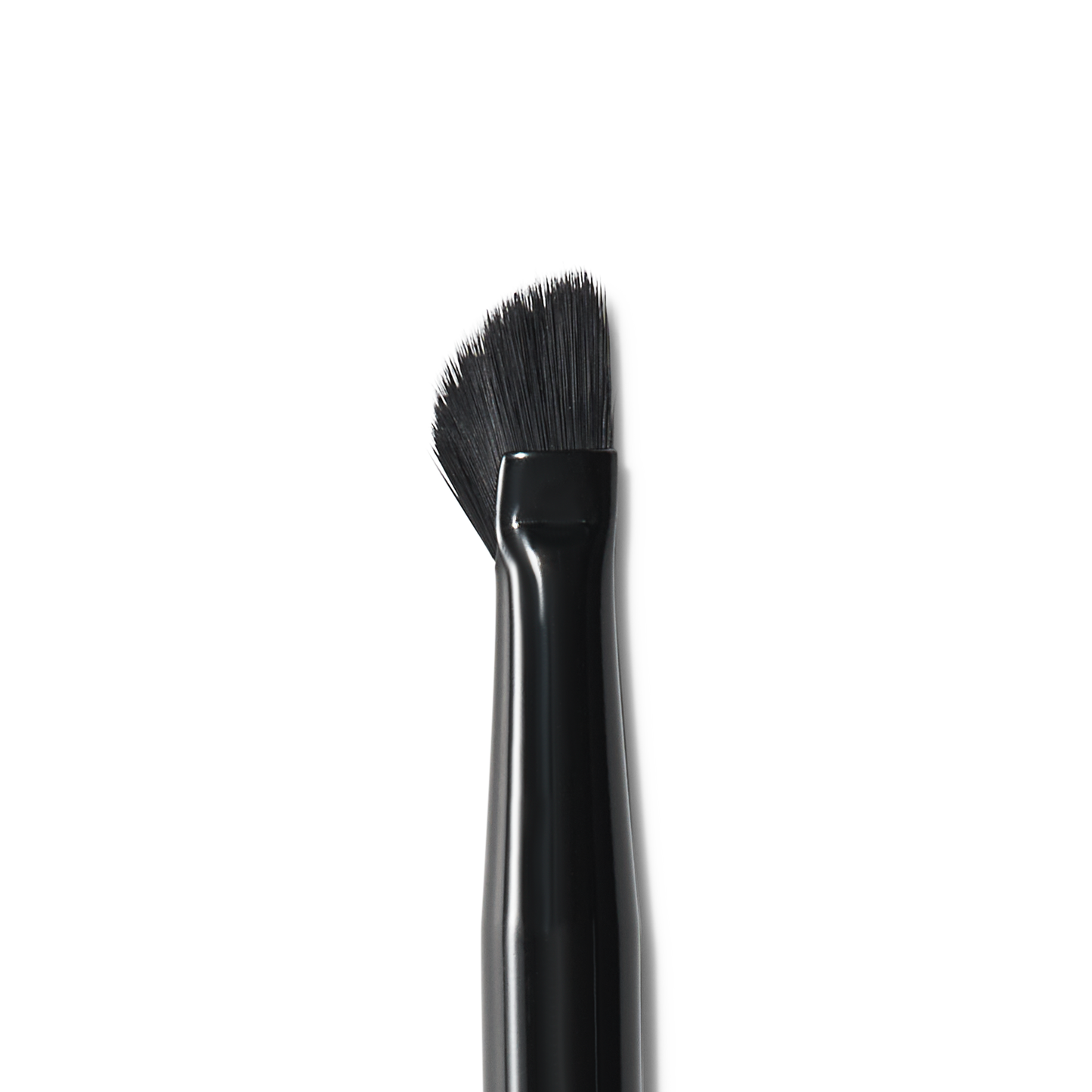 wing-it-liner-brush-q6 84091_MACRO_R.png