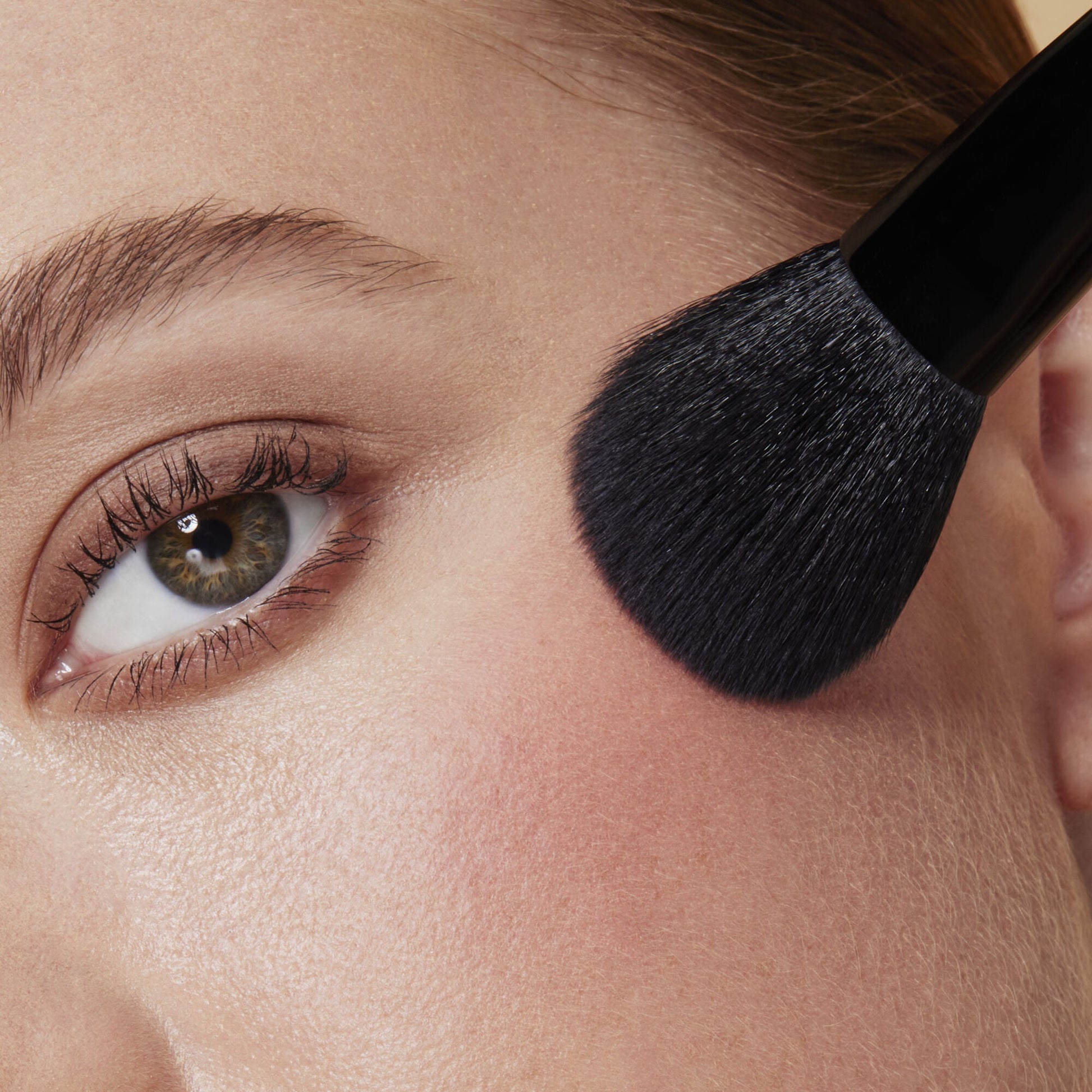 full-face-and-eye-makeup-brush-set-with-travel-case-g0 84674_FULL_FACE_EYE_BRUSH_SET_BLUSH_BRUSH_CARI_0086.jpg