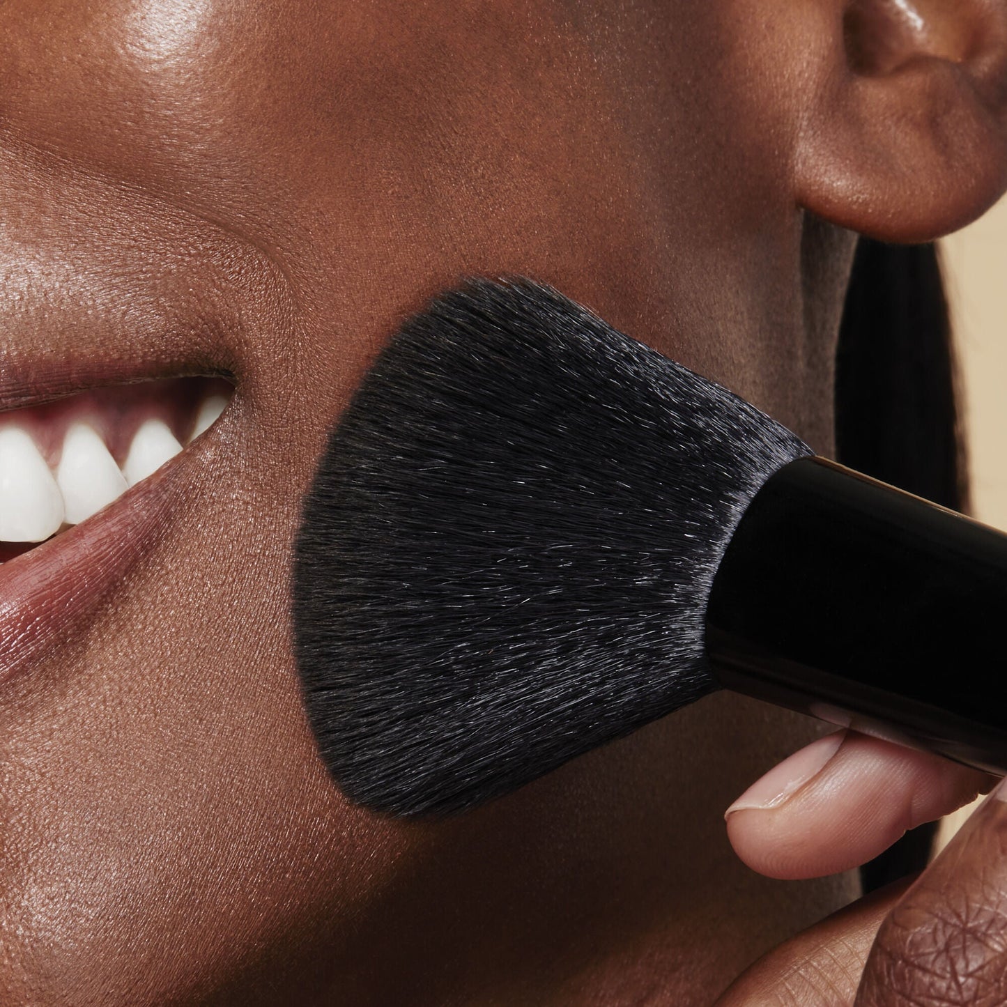 full-face-and-eye-makeup-brush-set-with-travel-case-g0 84674_FULL_FACE_EYE_BRUSH_SET_POWDER_BRUSH_DJ_0118.jpg