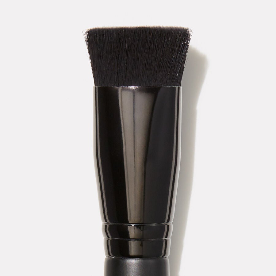 triangular-buffing-foundation-brush-l0 85106_b_TriangularBuffingFoundationBrushwebA.jpg