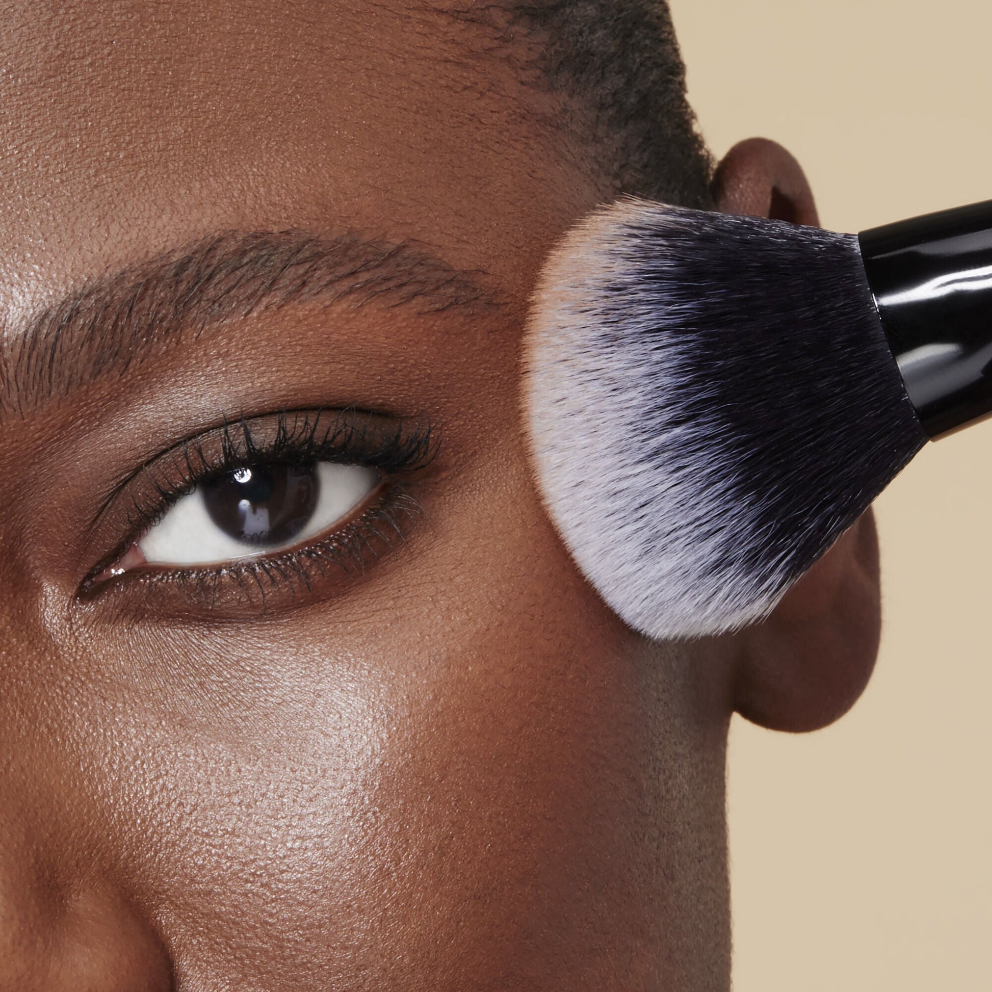 cream-and-powder-face-brush-q0 85352_CREAM_POWDER_FACE_BRUSH_DJ_0197.jpg